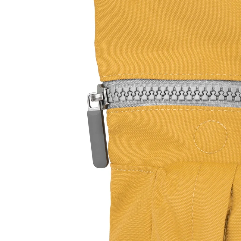 ROKA Waterhouse Flax Mittelgroße Tasche aus recyceltem Canvas