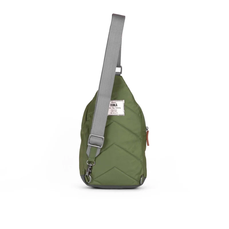 ROKA Willesden B Große Tasche aus recyceltem Nylon – Avocado
