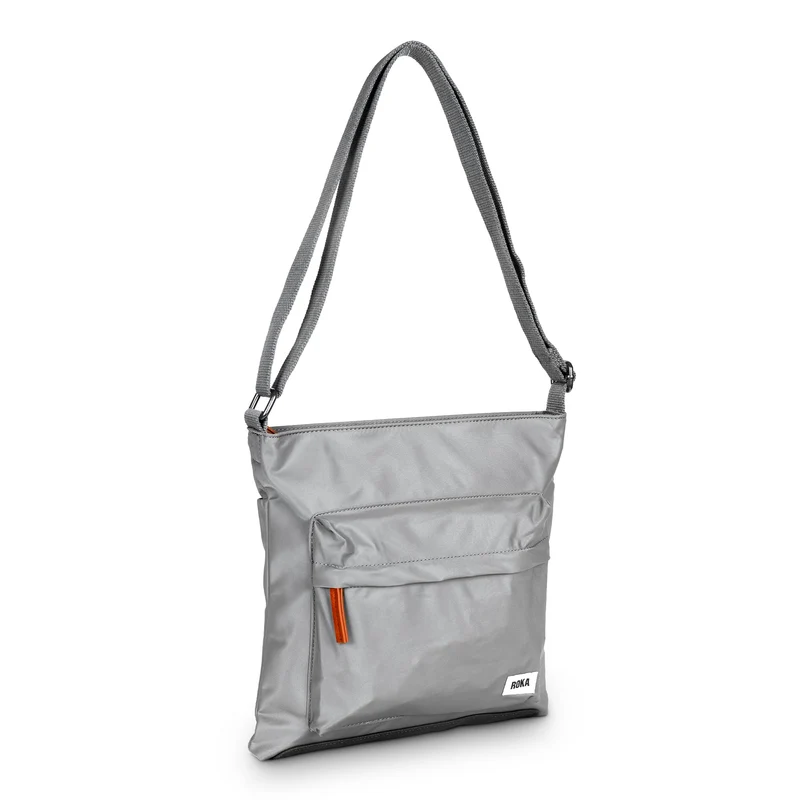 ROKA Kennington B Stormy Medium Tasche aus recyceltem Nylon