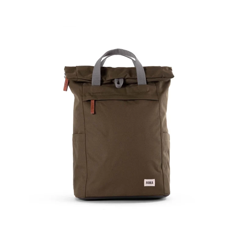 ROKA Finchley Eine mittelgroße Tasche aus recyceltem Canvas in der Farbe Moosgrün