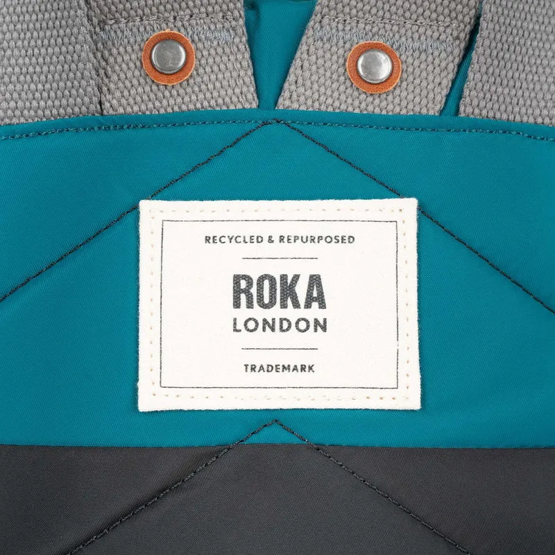 ROKA Kreativer Abfall Bantry B Marine/schwarz Kleine Tasche aus recyceltem Nylon