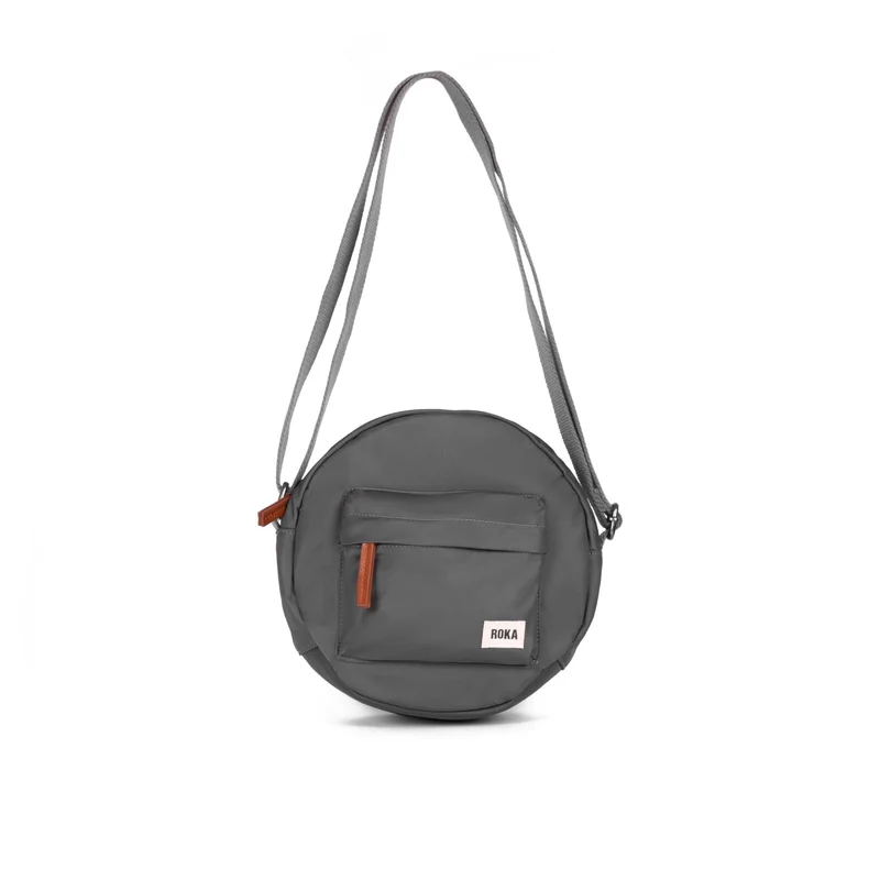 ROKA Paddington B Graphite Kleine Tasche aus recyceltem Nylon
