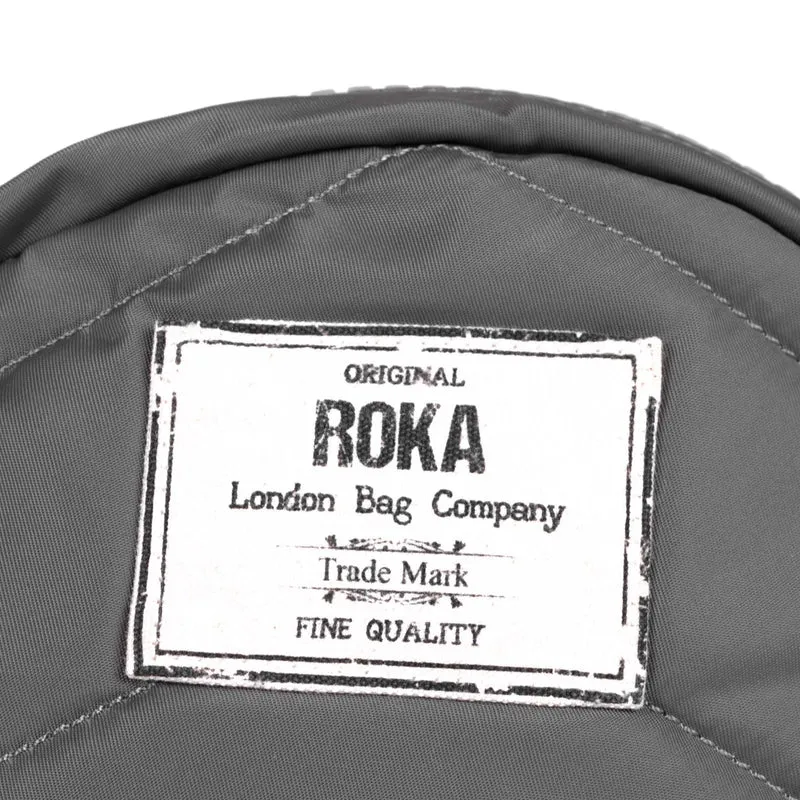 ROKA Paddington B Graphite Kleine Tasche aus recyceltem Nylon