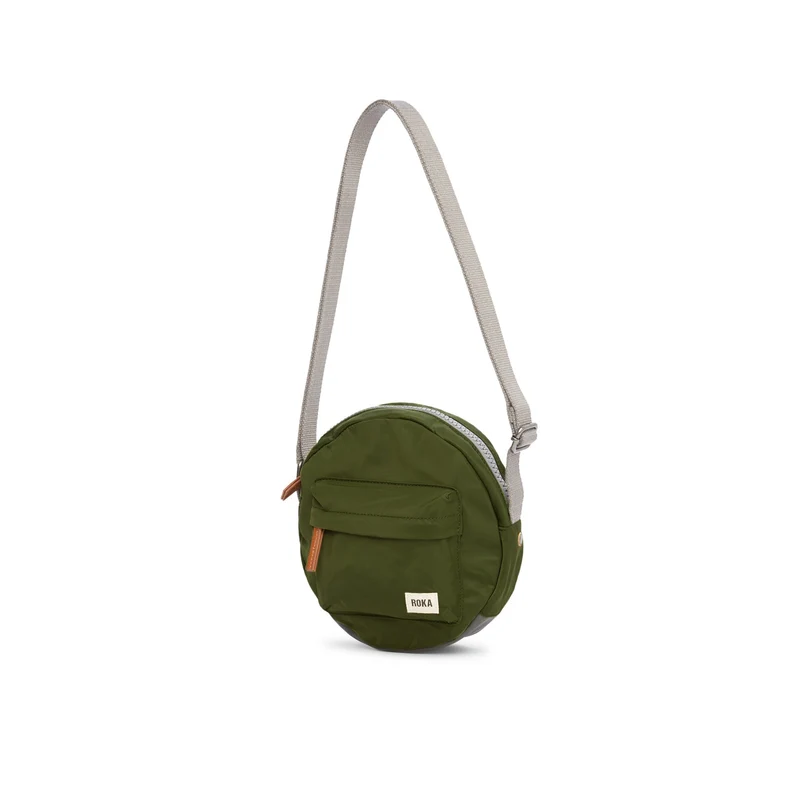 ROKA Paddington B Avocado Kleine Tasche aus recyceltem Nylon