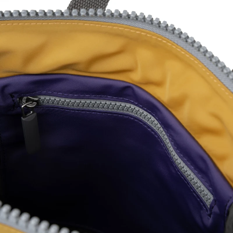 ROKA Kreativer Abfall Bantry B Mais-/Maulbeer-Kleinbeutel aus recyceltem Nylon