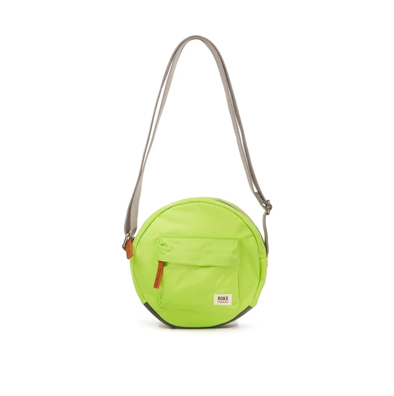ROKA Paddington Kleine Tasche aus recyceltem Nylon, hellgrün