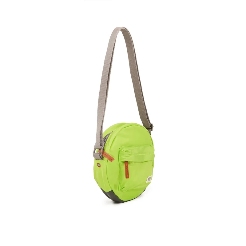 ROKA Paddington Kleine Tasche aus recyceltem Nylon, hellgrün