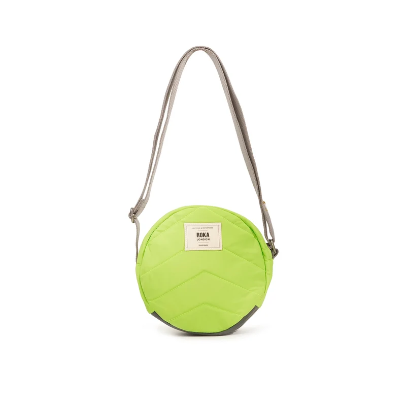ROKA Paddington Kleine Tasche aus recyceltem Nylon, hellgrün