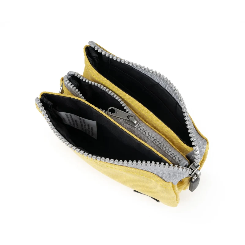 ROKA Black Label Carnaby Kleine Tasche aus recyceltem Bambus-Canvas