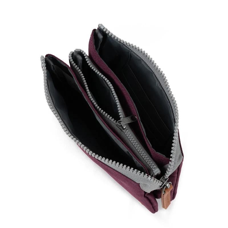 ROKA Carnaby Sienna Kleine Handtasche aus recyceltem Canvas