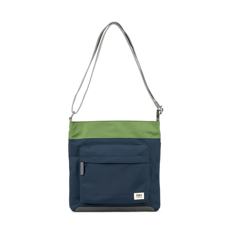 ROKA Kreativer Abfall Kennington B Midnight / Avocado Medium Tasche aus recyceltem Nylon