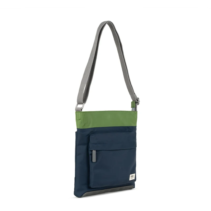 ROKA Kreativer Abfall Kennington B Midnight / Avocado Medium Tasche aus recyceltem Nylon