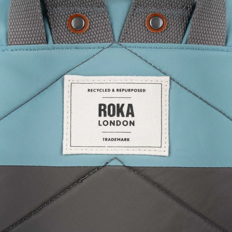 ROKA Kreativer Abfall Bantry B Graphit/Spearmint Kleine Tasche aus recyceltem Nylon