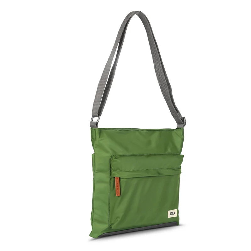 ROKA Kennington B Avocado Medium Tasche aus recyceltem Nylon