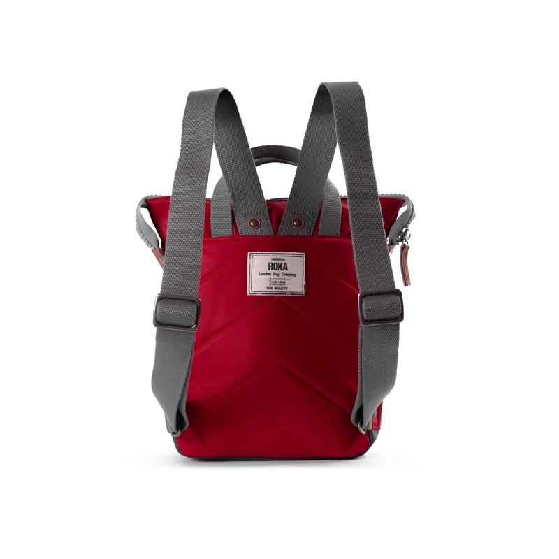 ROKA Bantry Kleine Tasche aus recyceltem Nylon, Farbe Cranberry