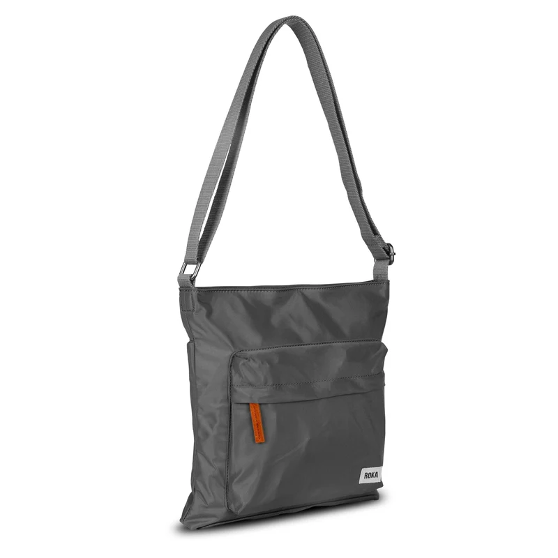 ROKA Kennington B Graphit Medium Tasche aus recyceltem Nylon