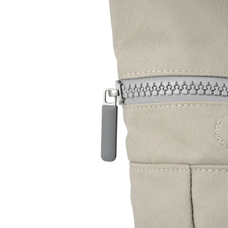 ROKA Kreativer Abfall Canfield B Ash/Coriander Medium Tasche aus recyceltem Canvas