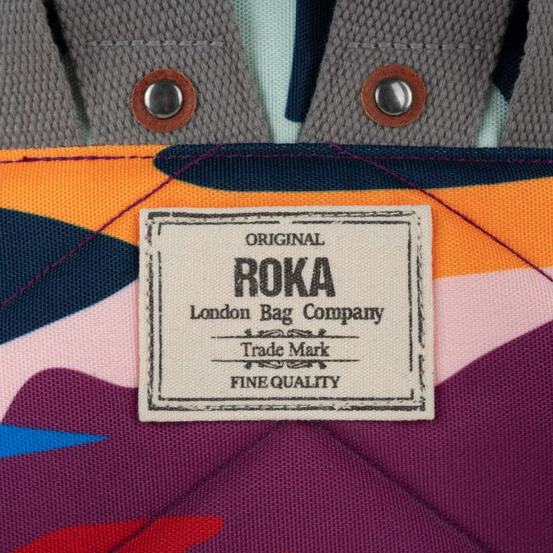 ROKA Bantry B Kleine nachhaltige Canvas-Tasche mit auffälligem Camouflage-Muster