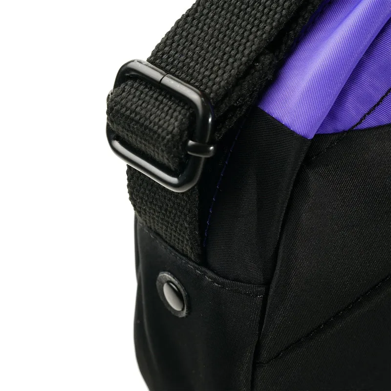ROKA Kreativer Abfall Paddington B Schwarz / Schlichte lila kleine Tasche aus recyceltem Nylon