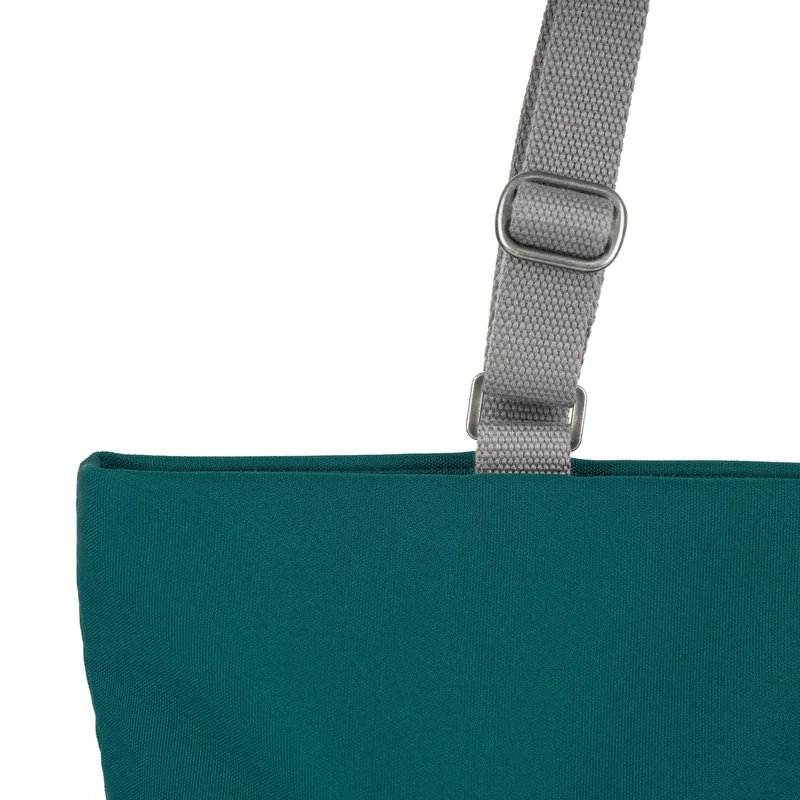 ROKA Trafalgar B Blaugrüne Tasche aus recyceltem Canvas