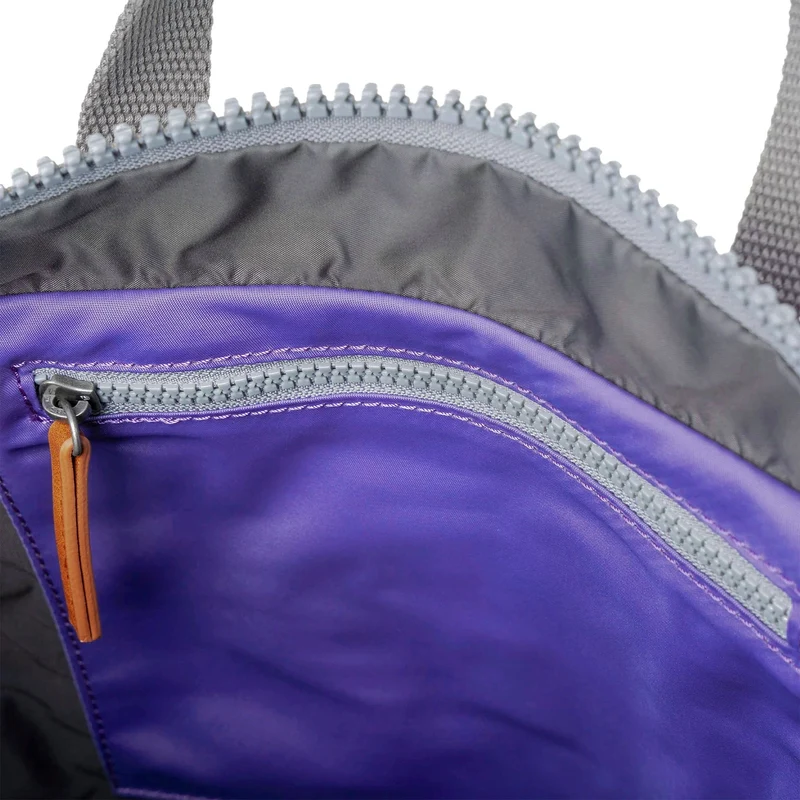ROKA Canfield B Simple Lila Kleine Tasche aus recyceltem Nylon