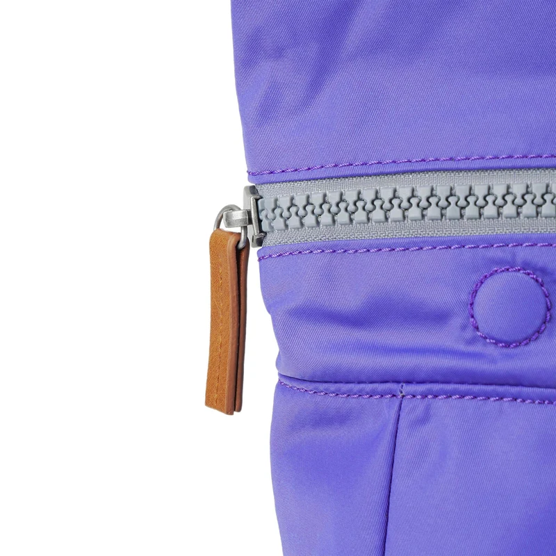 ROKA Canfield B Simple Lila Kleine Tasche aus recyceltem Nylon