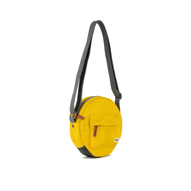 ROKA Paddington B Senffarbene kleine Tasche aus recyceltem Nylon