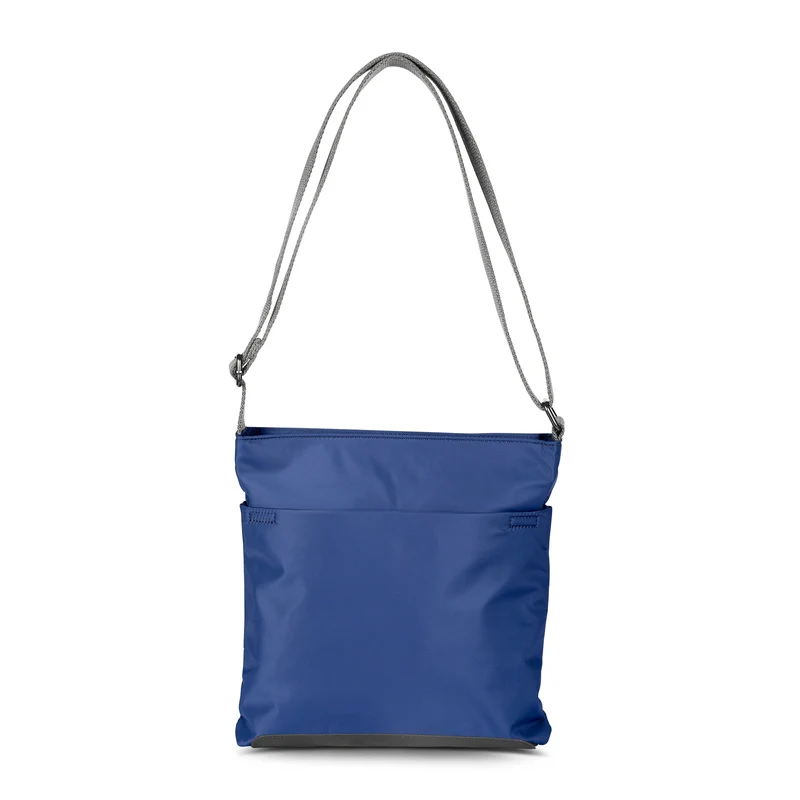 ROKA Kennington B Mittelgroße Tasche aus recyceltem Nylon, Farbe: Burnt Blue
