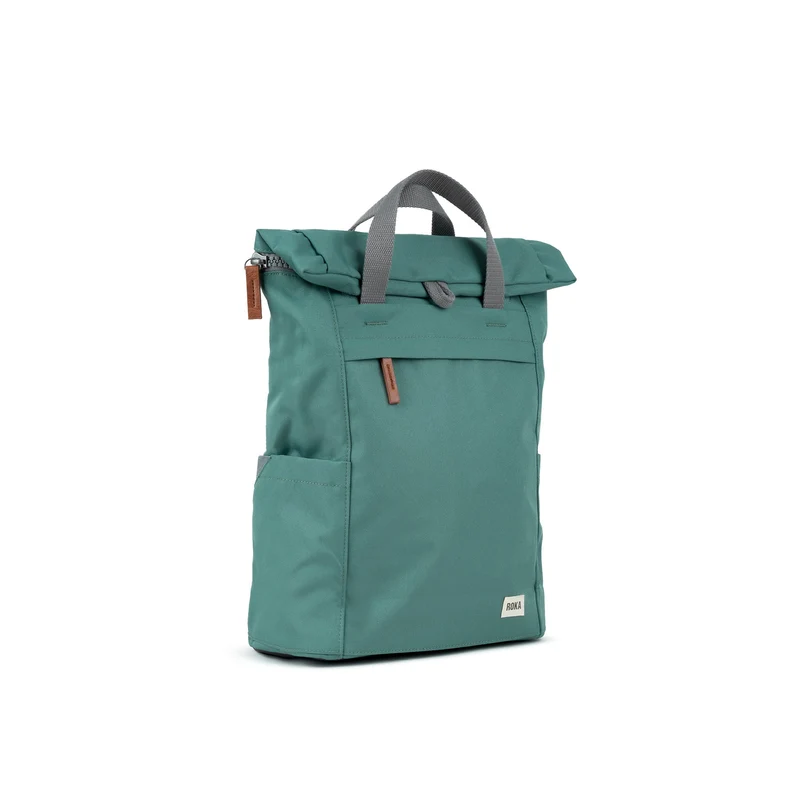 ROKA Finchley Eine mittelgroße Tasche aus recyceltem Canvas in Salbeigrün