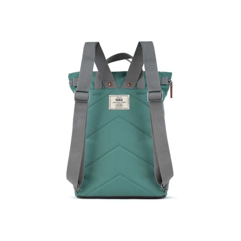 ROKA Finchley Eine mittelgroße Tasche aus recyceltem Canvas in Salbeigrün