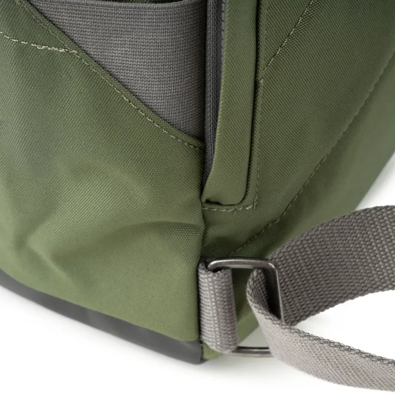 ROKA Gelbes Etikett Canfield B Granite Medium Tasche aus recyceltem Canvas