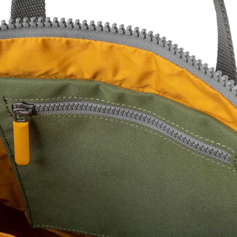 ROKA Gelbes Etikett Canfield B Granite Medium Tasche aus recyceltem Canvas