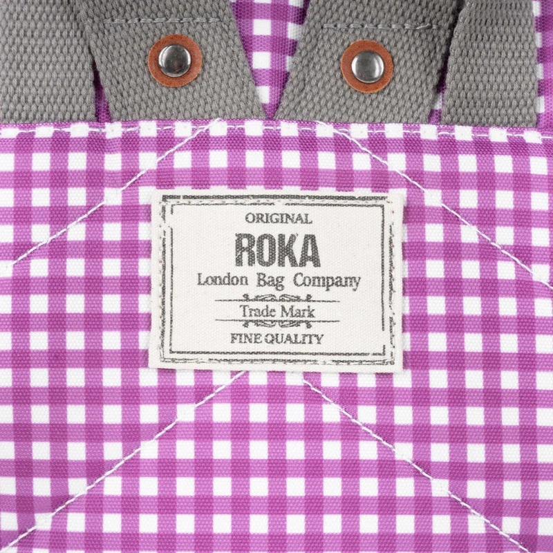 ROKA Bantry Kleine Tasche aus recyceltem Canvas mit lila Vichy-Karo