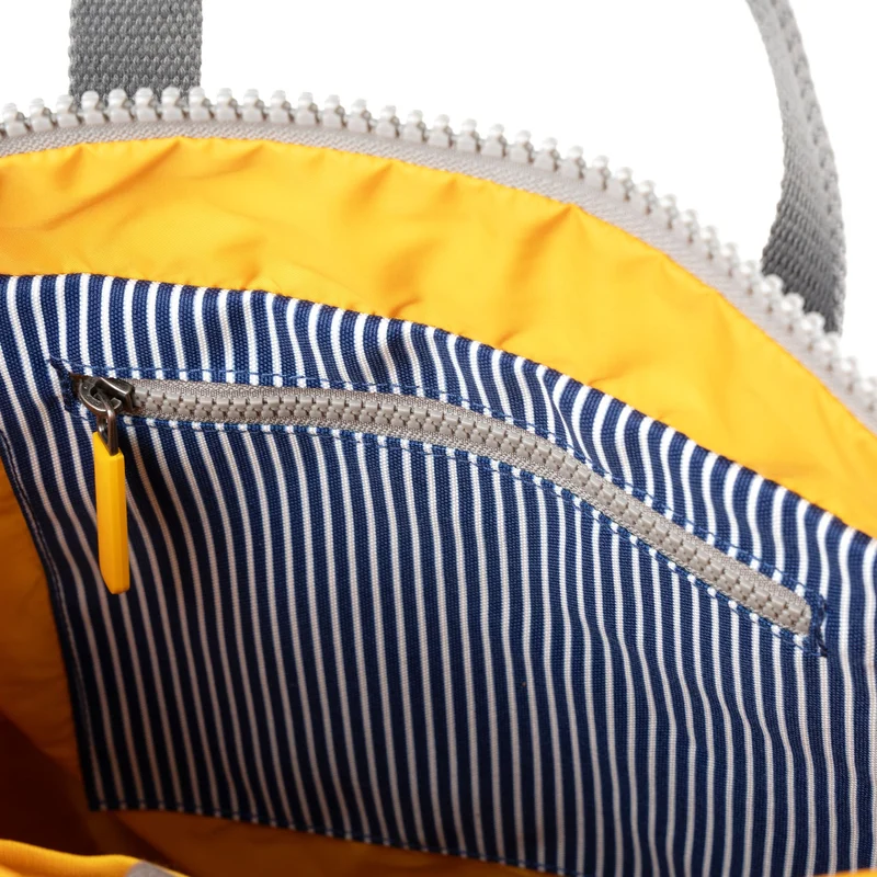 ROKA Canfield B Hickory Stripe Medium Tasche aus recyceltem Canvas