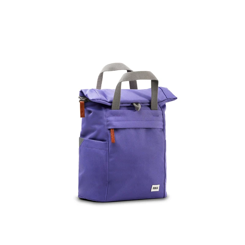 ROKA Finchley Eine kleine Tasche aus recyceltem Canvas von Peri Purple