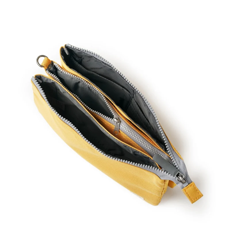 ROKA Carnaby Crossbody-Tasche aus recyceltem Canvas, Größe XL