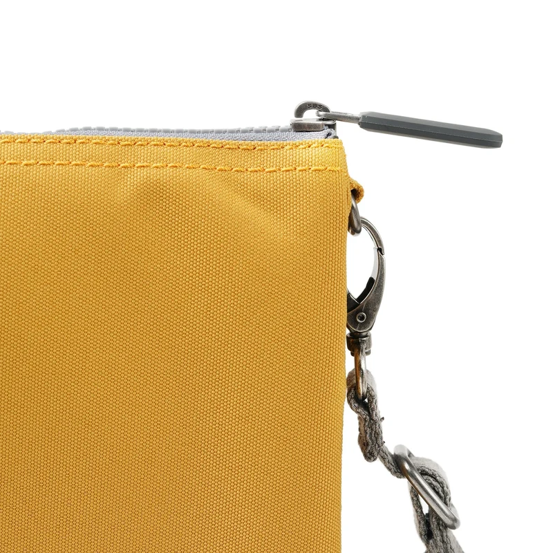 ROKA Carnaby Crossbody-Tasche aus recyceltem Canvas, Größe XL