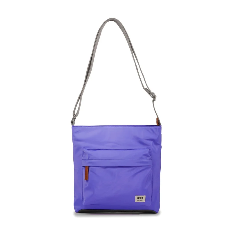 ROKA Kennington B Simple Lila Mittelgroße Tasche aus recyceltem Nylon