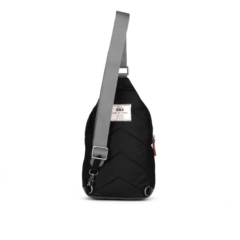 ROKA Willesden Große Tasche aus recyceltem Nylon – Schwarz