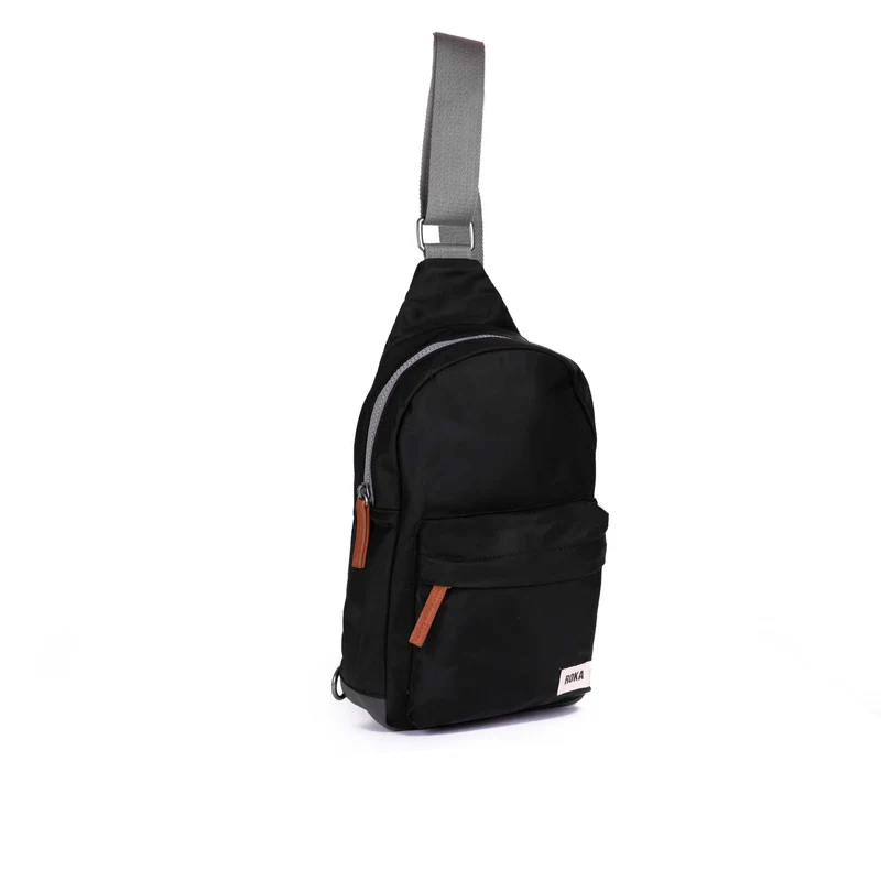 ROKA Willesden Große Tasche aus recyceltem Nylon – Schwarz
