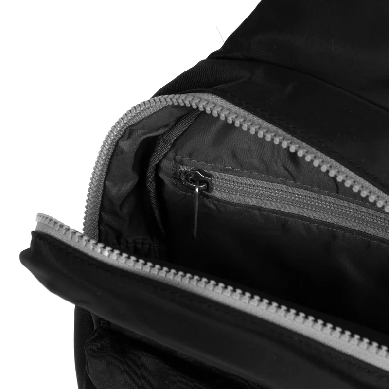 ROKA Willesden Große Tasche aus recyceltem Nylon – Schwarz