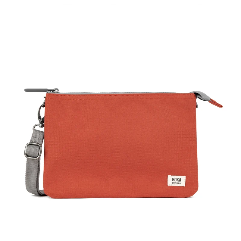 ROKA Carnaby Rooibos XL Crossbody-Tasche aus recyceltem Canvas