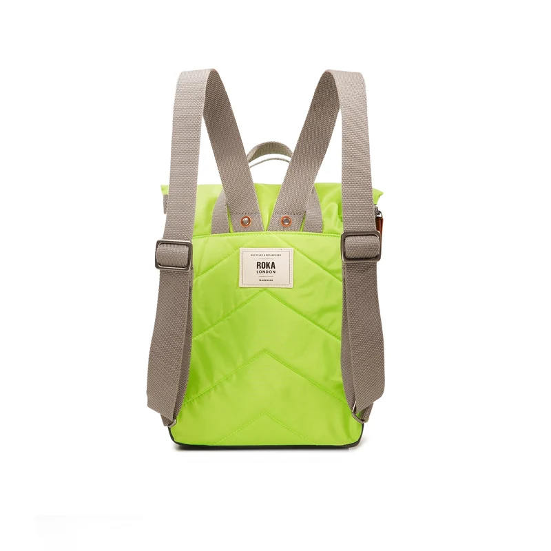 ROKA Canfield Kleine Tasche aus recyceltem Nylon, hellgrün