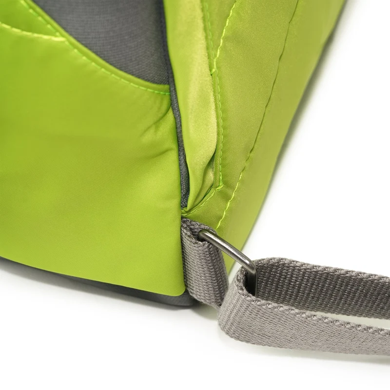 ROKA Canfield Kleine Tasche aus recyceltem Nylon, hellgrün