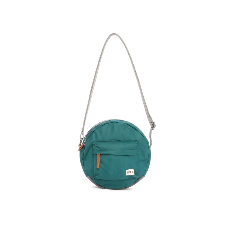ROKA Paddington B Türkisfarbene kleine Tasche aus recyceltem Nylon