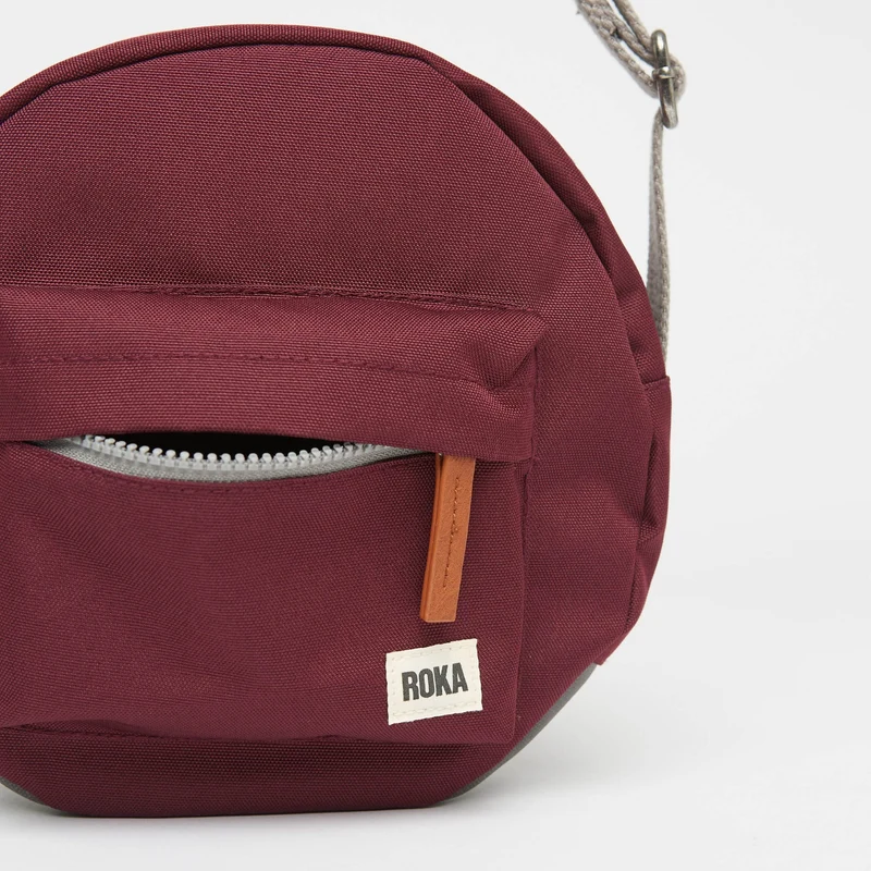 ROKA Paddington B Sienna Kleine Tasche aus recyceltem Canvas