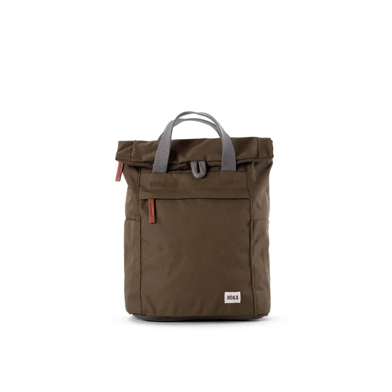 ROKA Finchley Eine kleine Tasche aus recyceltem Segeltuch von Moss