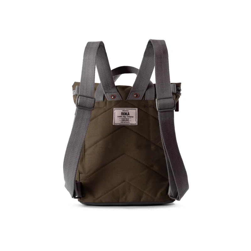ROKA Finchley Eine kleine Tasche aus recyceltem Segeltuch von Moss