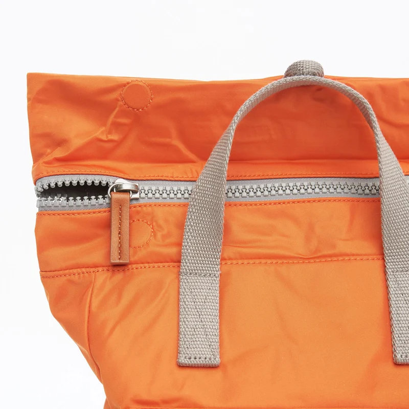 ROKA Canfield Kleine Tasche aus recyceltem Nylon, Farbe: B, Farbe: Burnt Orange