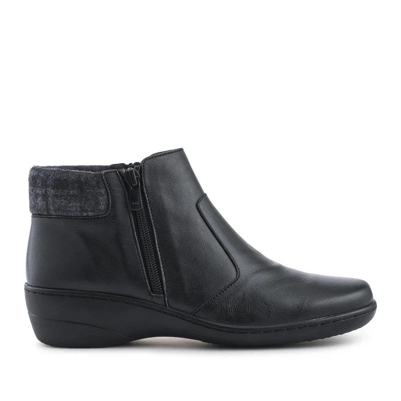 Wide-Fit Leather Lightweight Ankle Boots - LUCK42000 / 328 506 - Black